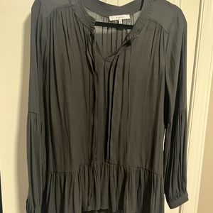 Ro&De Dark Gray Top Size M with flutter hem
